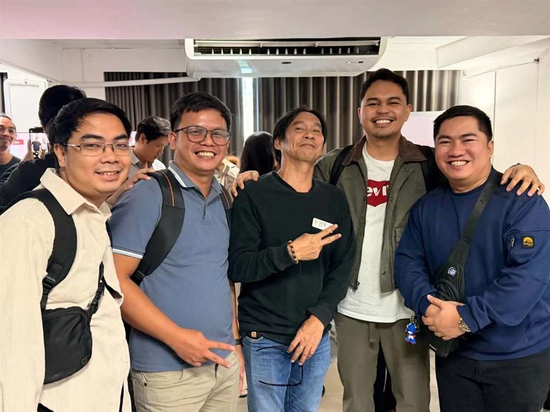Five SEO meetup attendees smiling together indoors after the Kita Tayo talks